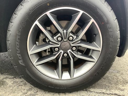 Used 2019 Jeep Grand Cherokee Limited AWD/4WD image 18