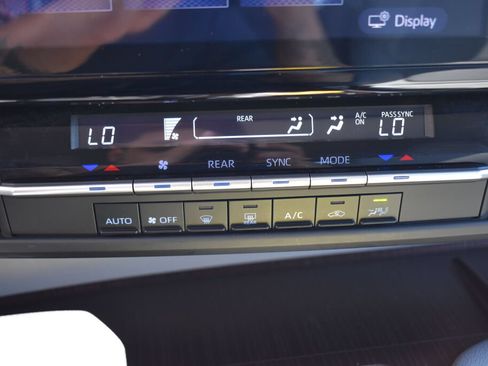 Certified 2024 Toyota Sienna LE AWD/4WD image 12
