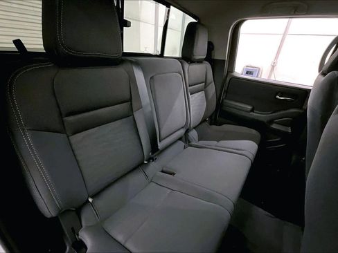 Used 2024 Nissan Frontier SV w/ SV Convenience Package image 26