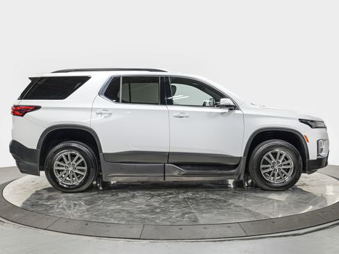 Used 2023 Chevrolet Traverse LT FWD image 8