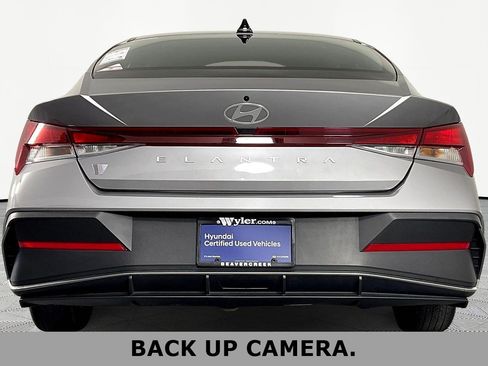 Used 2025 Hyundai Elantra SE FWD image 5