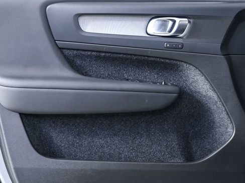 Certified 2025 Volvo XC40 B5 Core image 8