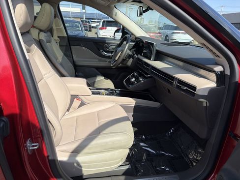 Used 2021 Lincoln Corsair AWD w/ Premium Package image 15