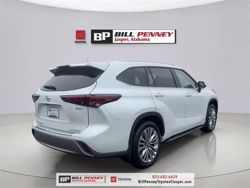 New 2026 Toyota Highlander Platinum image 5