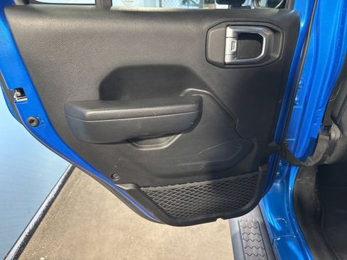 Used 2023 Jeep Wrangler Sport S image 19