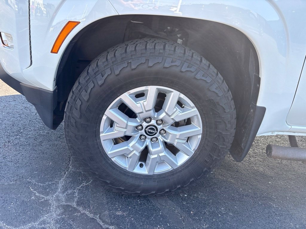 Used 2022 Nissan Frontier SV AWD/4WD image 9
