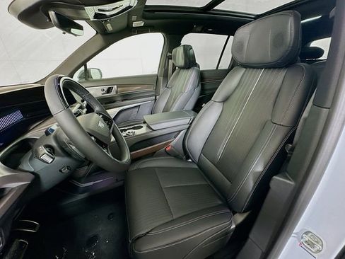 New 2026 Cadillac Vistiq Sport image 13