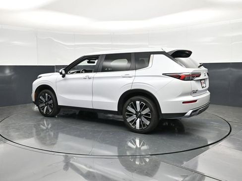 Used 2025 Mitsubishi Outlander AWD image 9