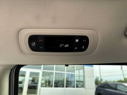Used 2024 Chrysler Pacifica Touring-L FWD image 24