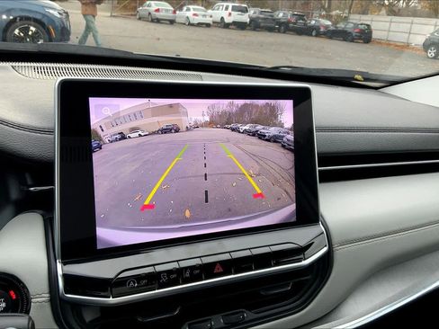 Used 2022 Jeep Compass Limited image 27