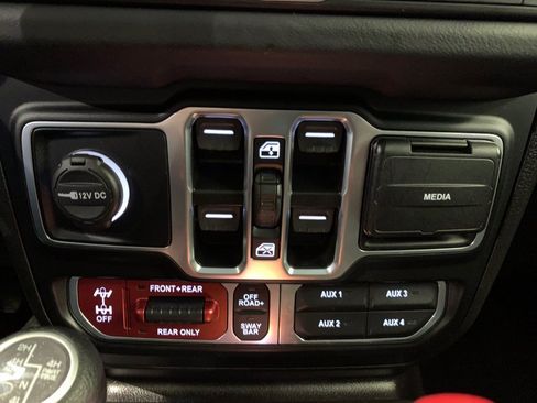 Used 2024 Jeep Wrangler Unlimited Rubicon 4xe w/ Convenience Group AWD/4WD image 37