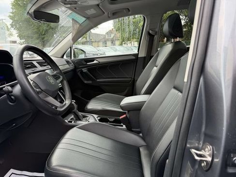 Certified 2024 Volkswagen Tiguan SE w/ Panoramic Sunroof Package AWD/4WD image 18
