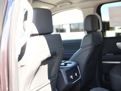 New 2026 Ford Expedition Active image 16