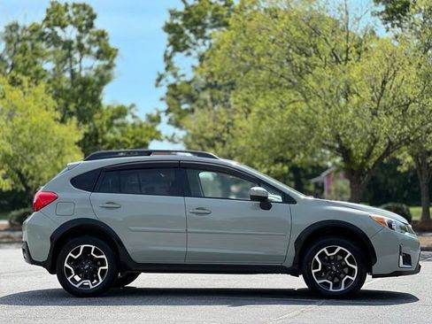 Used 2016 Subaru Crosstrek 2.0i Premium w/ Moonroof Package AWD/4WD image 4