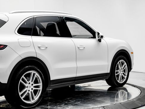Used 2023 Porsche Cayenne image 15