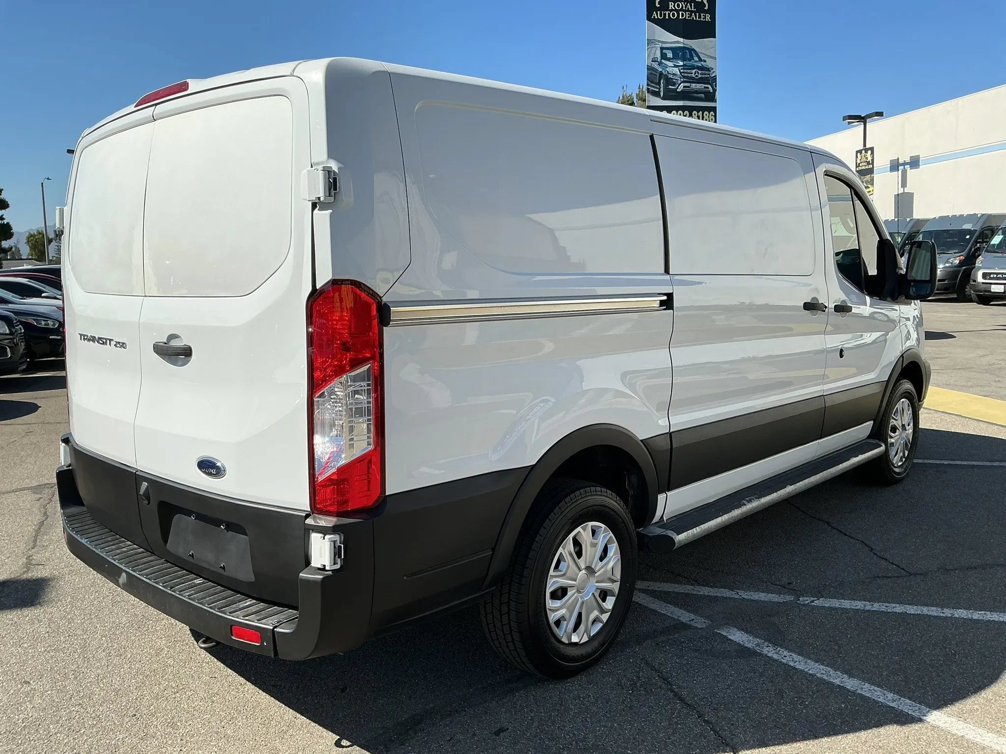 Used 2019 Ford Transit 250 130 Low Roof w/ Exterior Upgrade Package RWD image 5