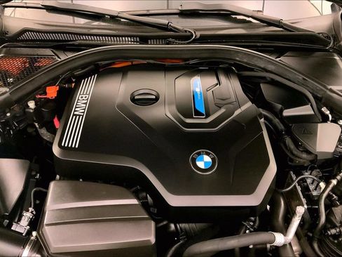 Used 2022 BMW 330e xDrive w/ Premium Package AWD/4WD image 9