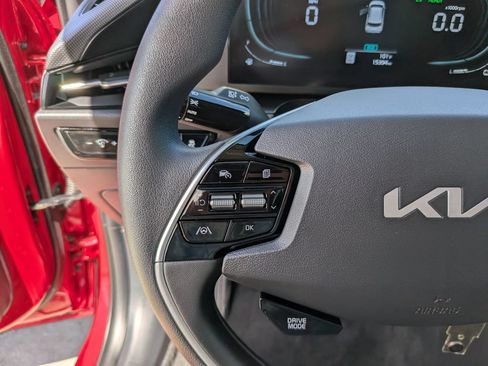 Certified 2025 Kia Niro LX FWD image 28