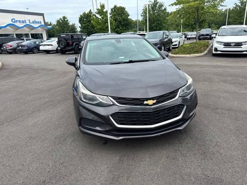 Used 2017 Chevrolet Cruze LT w/ Convenience Package FWD image 3