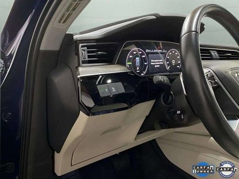 Used 2021 Audi e-tron Premium image 31