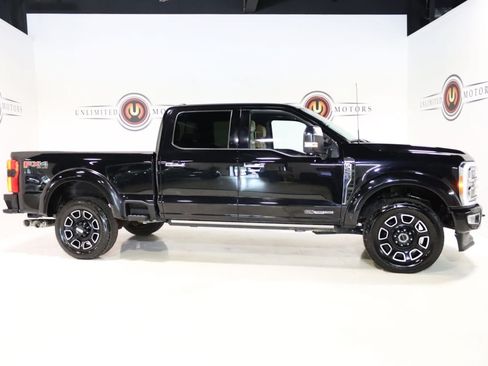 Used 2023 Ford F250 Platinum w/ FX4 Off-Road Package AWD/4WD image 41