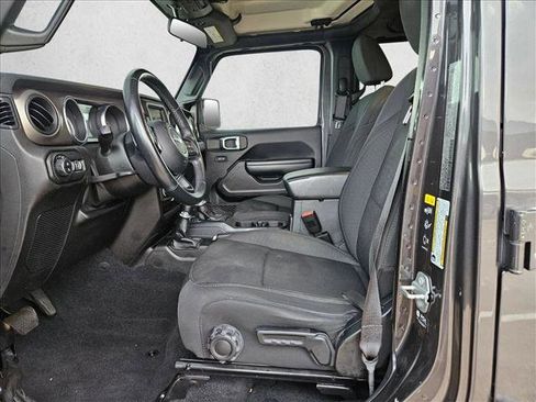 Used 2021 Jeep Gladiator Sport image 16