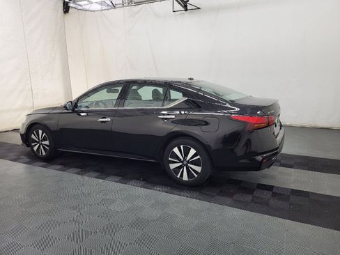 Used 2020 Nissan Altima 2.5 SV FWD image 3