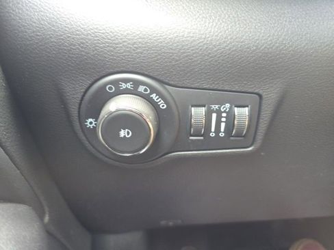 Used 2024 Jeep Compass Trailhawk AWD/4WD image 11