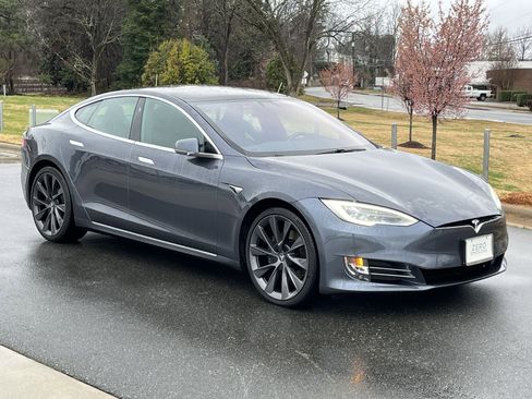 Used 2020 Tesla Model S Long Range Plus image 2