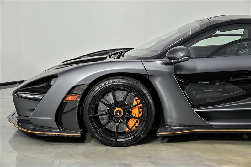 Used 2019 McLaren Senna RWD image 13