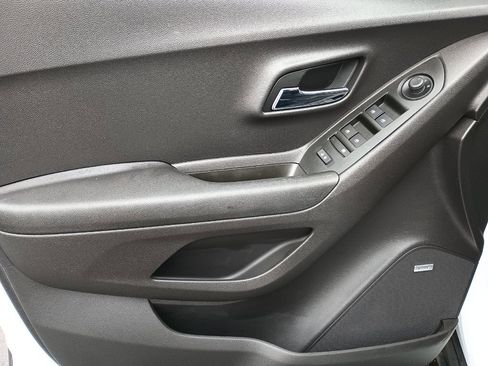 Used 2020 Chevrolet Trax Premier image 12