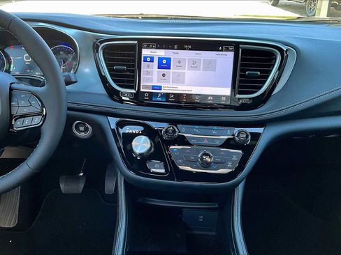 New 2026 Chrysler Pacifica Limited w/ S Appearance Package image 7