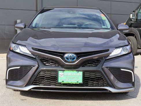 Used 2022 Toyota Camry XSE w/ Cold Weather Package image 7