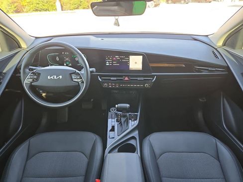 Certified 2023 Kia Niro EX image 14