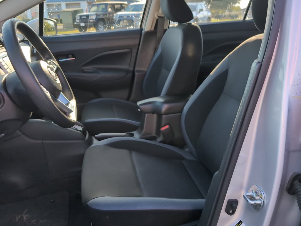 Used 2025 Nissan Versa SV FWD image 9