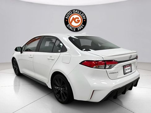 Used 2024 Toyota Corolla SE FWD image 6