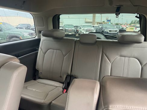Used 2018 Ford Expedition Limited w/ Equipment Group 302A RWD image 16