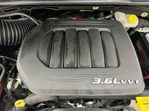 Used 2016 Dodge Grand Caravan SXT w/ Rear Park Assist Package image 23