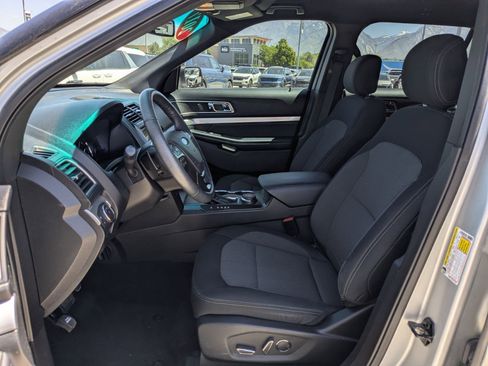 Used 2017 Ford Explorer XLT w/ Equipment Group 201A AWD/4WD image 23