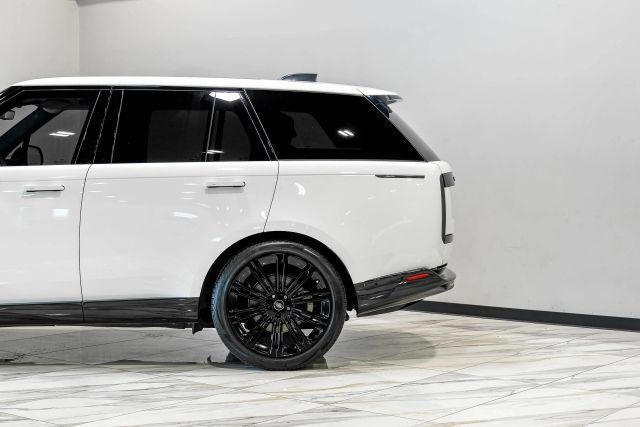 Used 2023 Land Rover Range Rover SE AWD/4WD image 17