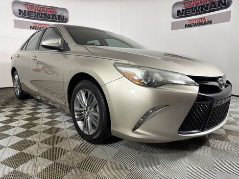 Used 2015 Toyota Camry SE image 1