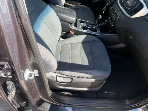 Used 2016 Kia Sorento LX w/ LX Convenience Package image 21