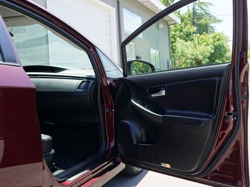 Used 2013 Toyota Prius Persona Series FWD image 30