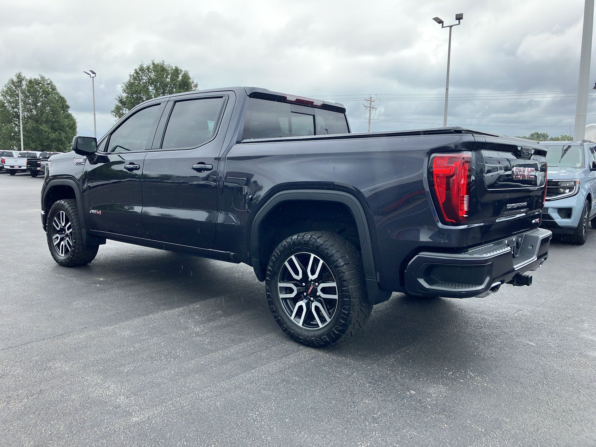 Used 2022 GMC Sierra 1500 AT4 w/ AT4 Preferred Package AWD/4WD image 4