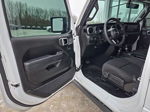 Used 2023 Jeep Wrangler Unlimited AWD/4WD image 35