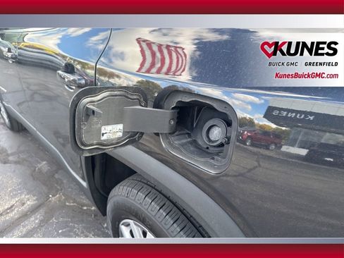 Used 2020 GMC Acadia SLT w/ Premium Package image 17