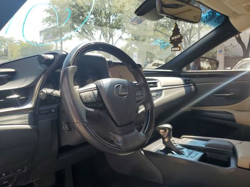 Used 2020 Lexus ES 350 w/ Premium Package FWD image 2