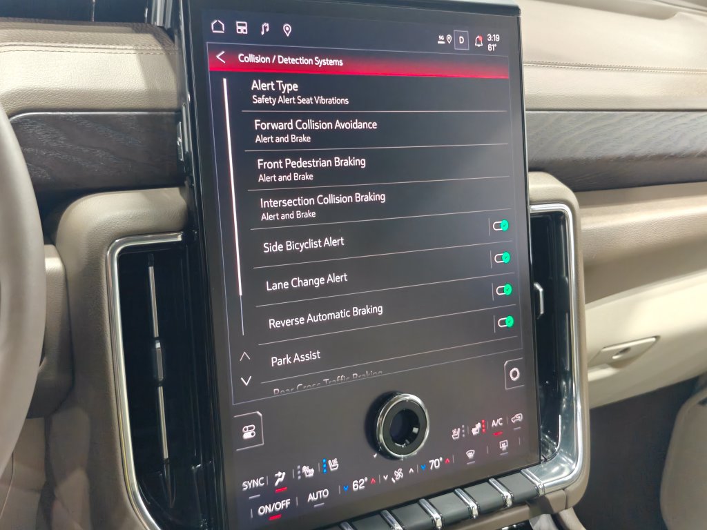 Used 2026 GMC Yukon Denali w/ Advanced Technology Package AWD/4WD image 63