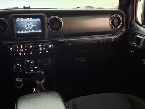 Used 2019 Jeep Wrangler Unlimited Sport S image 27