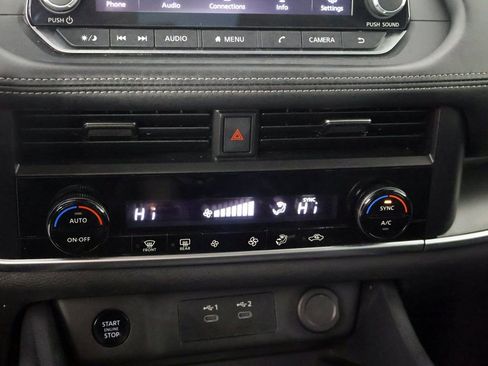 Used 2024 Nissan Rogue SV image 40